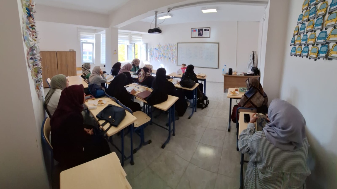 Çerkeş Halk Eğitim Merkezinde Yetişkinler İçin Kuran-ı Kerim Elif Ba Kursu ve Tecvidli okuma devam ediyor