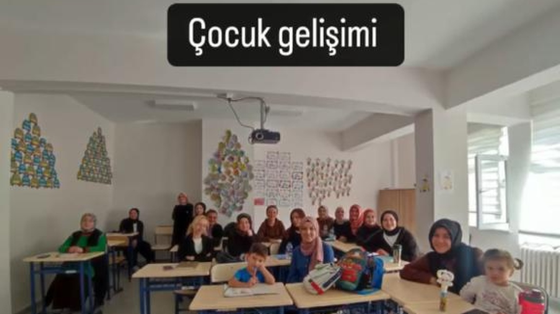 Halk Eğitim Merkezimiz Çocuk Bakım Elemanlarını Yetiştiriyor